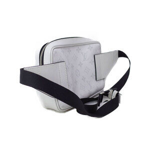 Louis Vuitton Bag Body Bum Leather Taiga Black Rama Outdoor